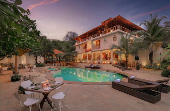 Групповой йога тур в ARMITARA AURA SPA RETREAT